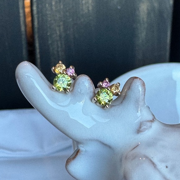 Jewlr Jewelry - 10KYG 3 Cluster Stud Earrings